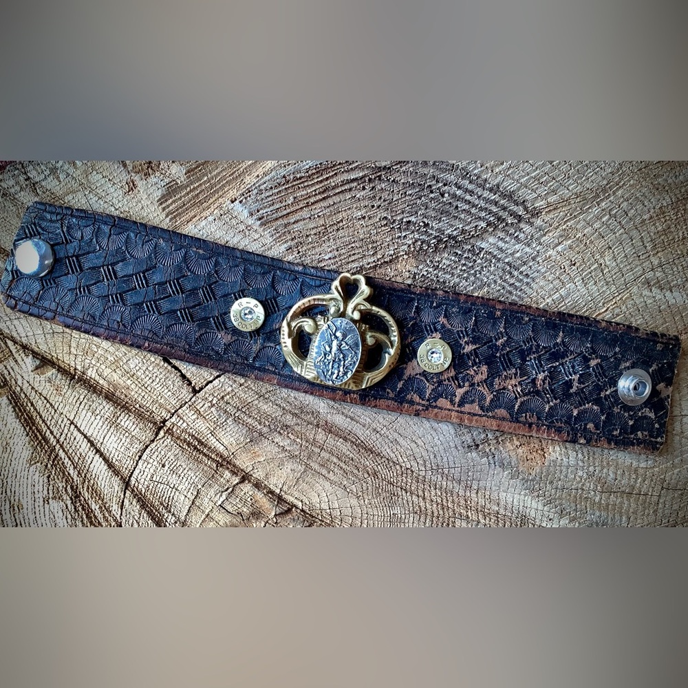 Leather cuff, St Michael,up to 7” wrist - Picture 4 of 9